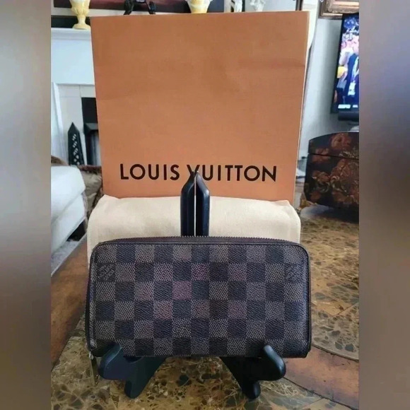 Louis Vuitton Damier Ebene zip around wallet - Picture 2 of 7